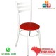 Cadeira DO 424 com estrutura branca e assento em corino vermelho