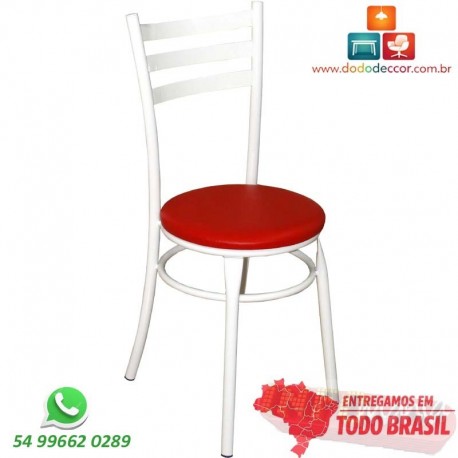 Cadeira DO 424 com estrutura branca e assento em corino vermelho