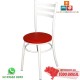 Detalhe do assento em corino vermelho da cadeira DO 424